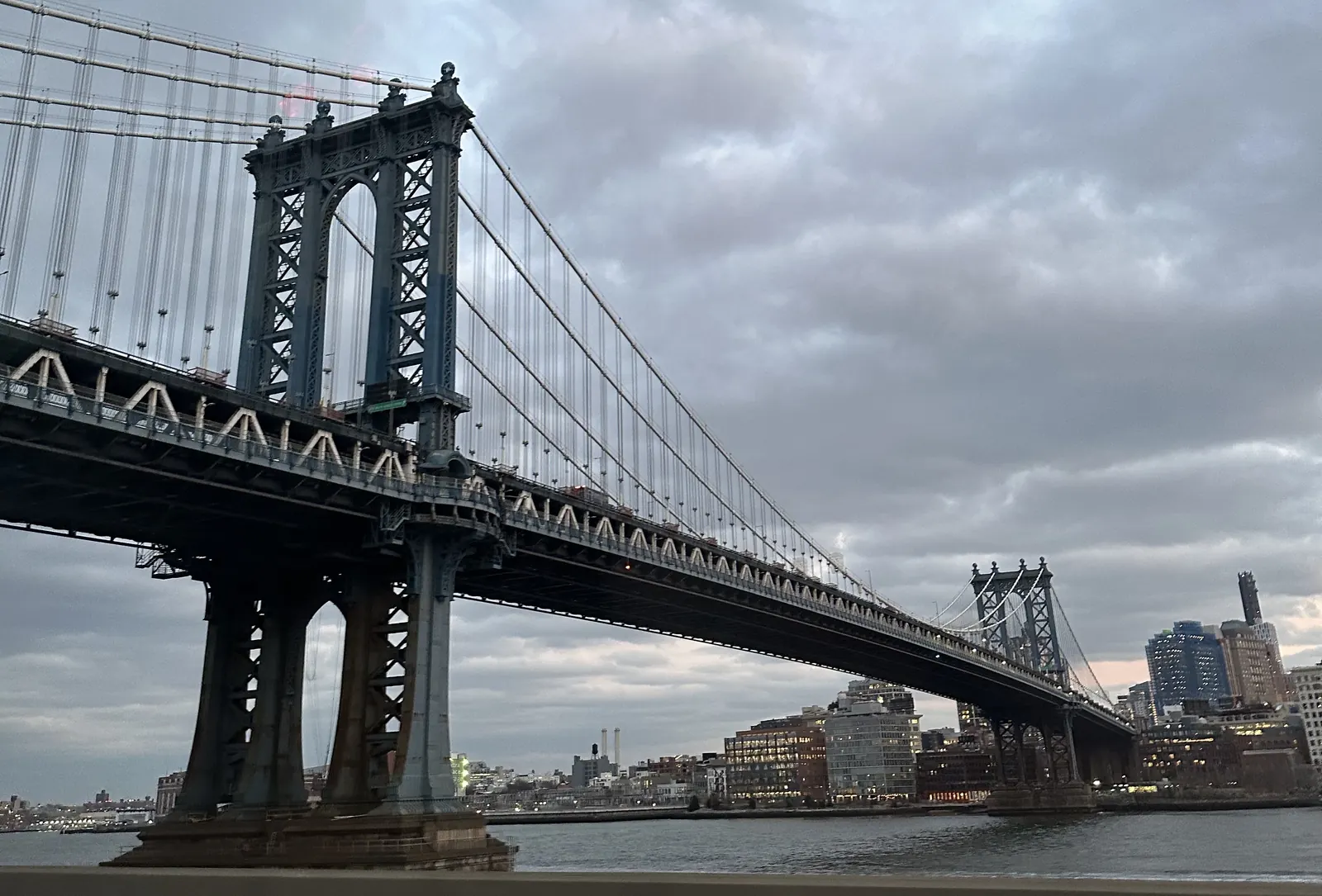 Ponte em Nova York ao entardecer